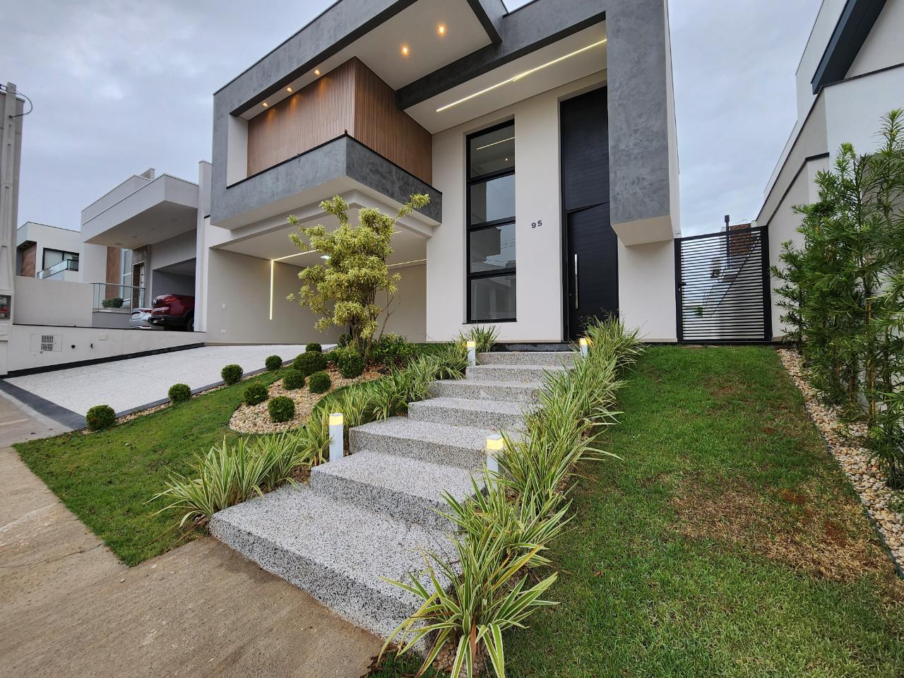Casa Residencial - Condomínio Macaubeiras