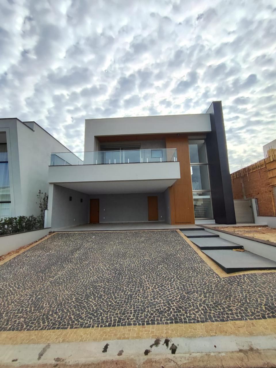 Casa Residencial - Condomínio Valle da Prata